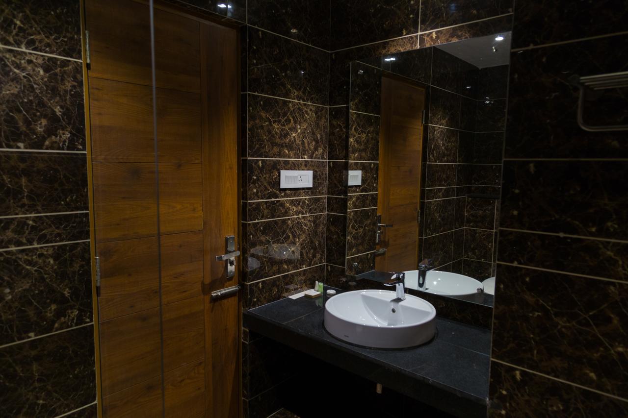 Hotel Hills Tirupattur Tiruppatur Buitenkant foto