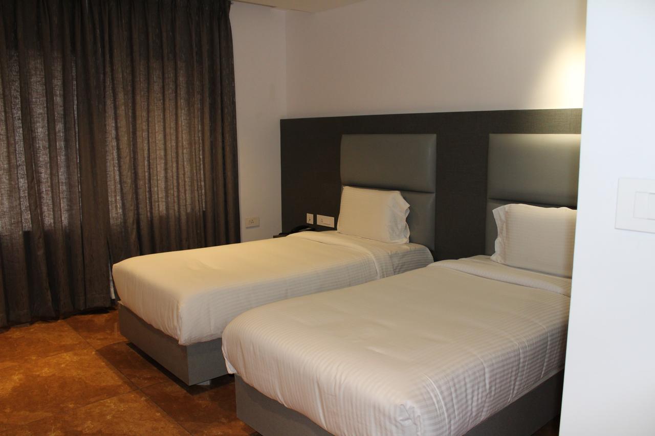 Hotel Hills Tirupattur Tiruppatur Buitenkant foto